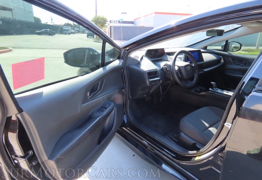 2024 Toyota Prius LE - Image 35