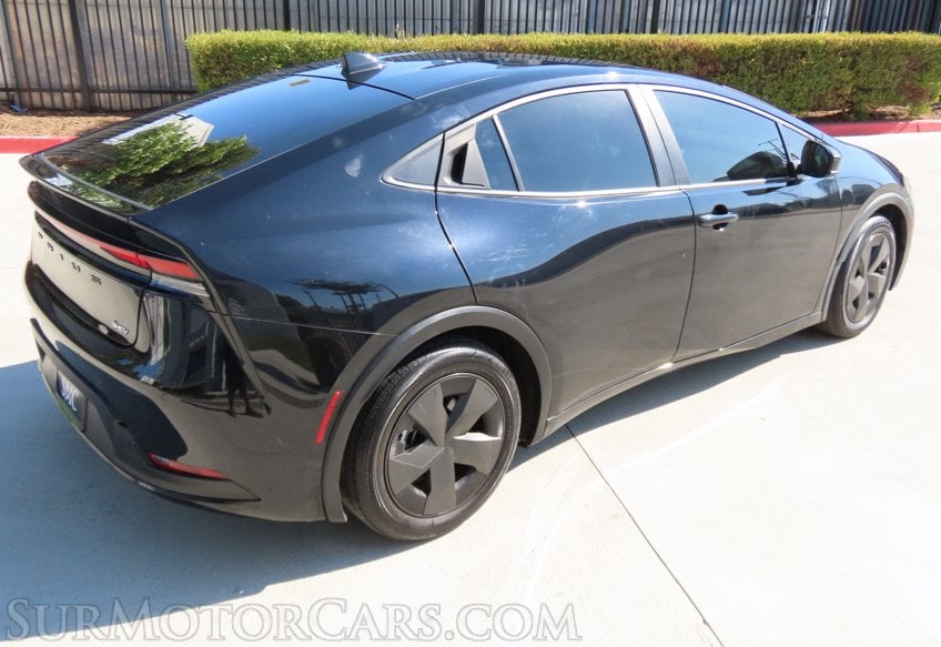 2024 Toyota Prius LE - Image 10