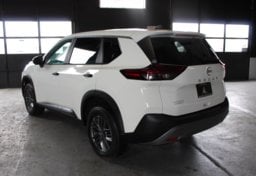 2023 Nissan Rogue s - Image 8