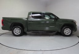 2022 Toyota Tundra SR5 - Image 10