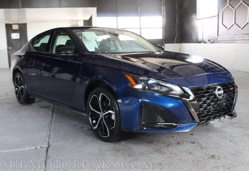 2024 Nissan Altima - Image 2