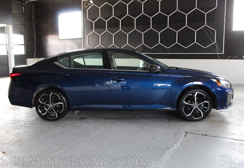 2024 Nissan Altima - Image 9