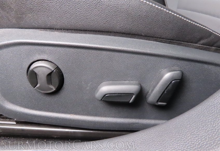 2025 Volkswagen Jetta SE - Image 25