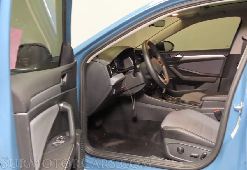 2025 Volkswagen Jetta SE - Image 34