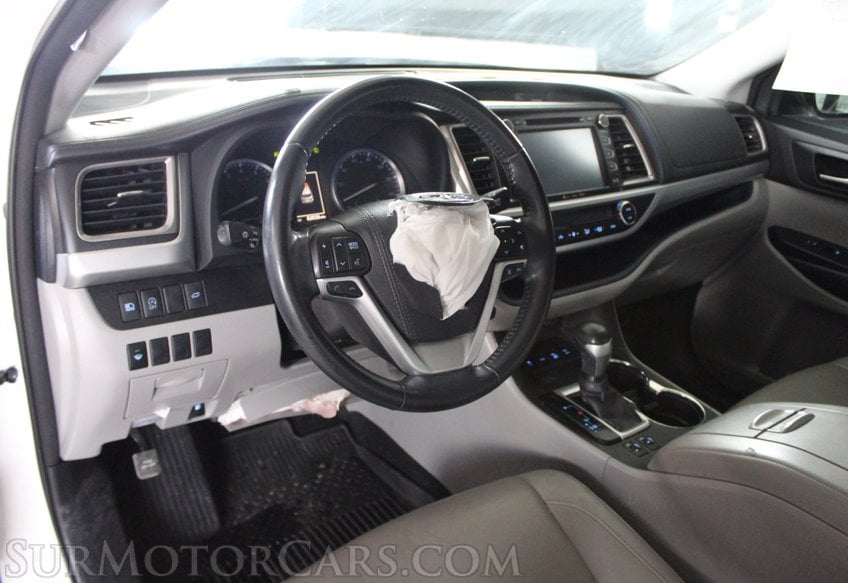2018 Toyota Highlander AWD XLE - Image 28