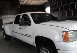 2013 GMC Sierra 3500HD - Image 13