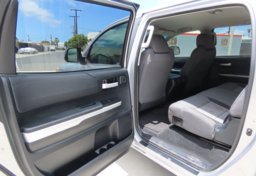 2016 Toyota Tundra SR5 - Image 30
