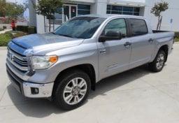 2016 Toyota Tundra SR5 - Image 2
