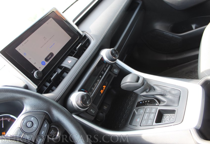 2025 Toyota RAV4 - Image 9