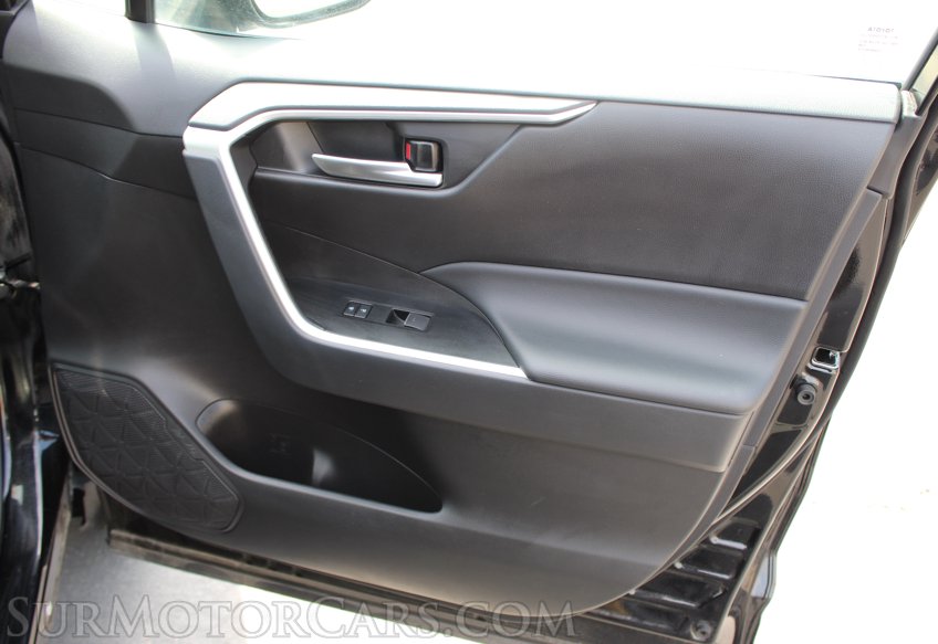 2025 Toyota RAV4 - Image 34