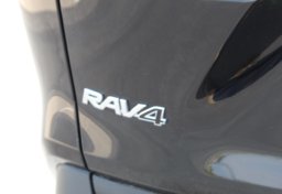 2025 Toyota RAV4 - Image 30