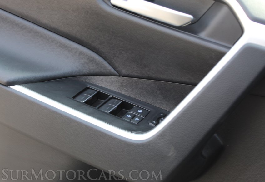 2025 Toyota RAV4 - Image 18