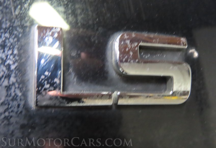 2016 Chevrolet Suburban LS - Image 18