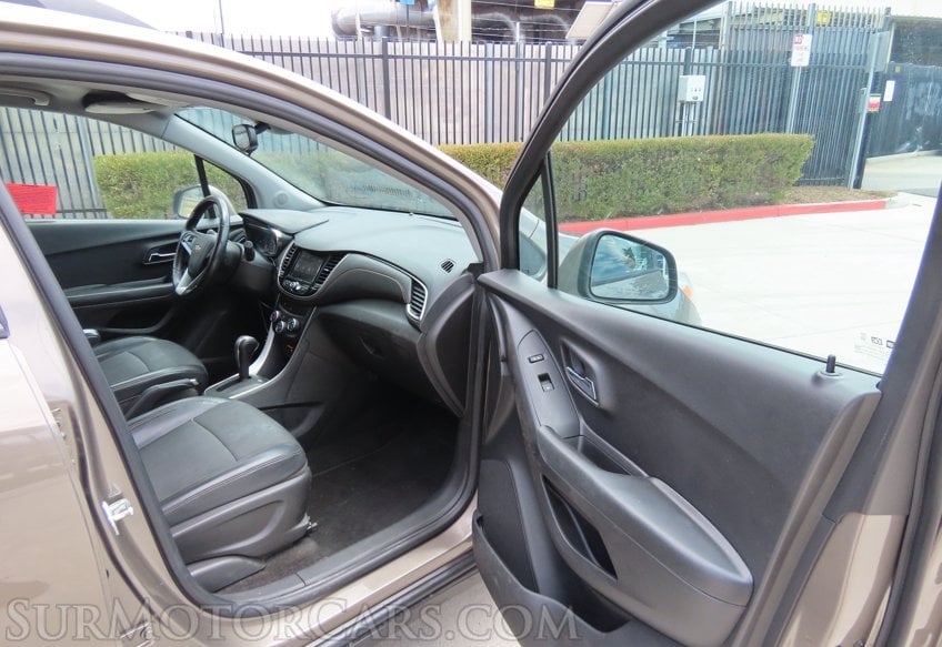 2022 Chevrolet Trax LT - Image 48