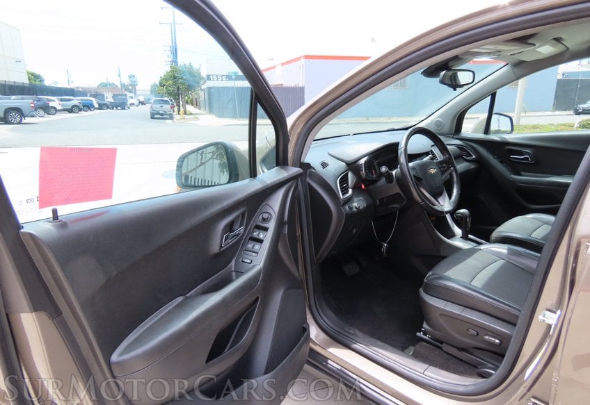 2022 Chevrolet Trax LT - Image 30