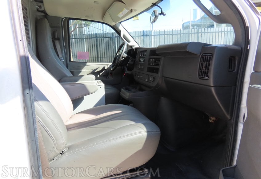 2020 GMC Savana - Image 24