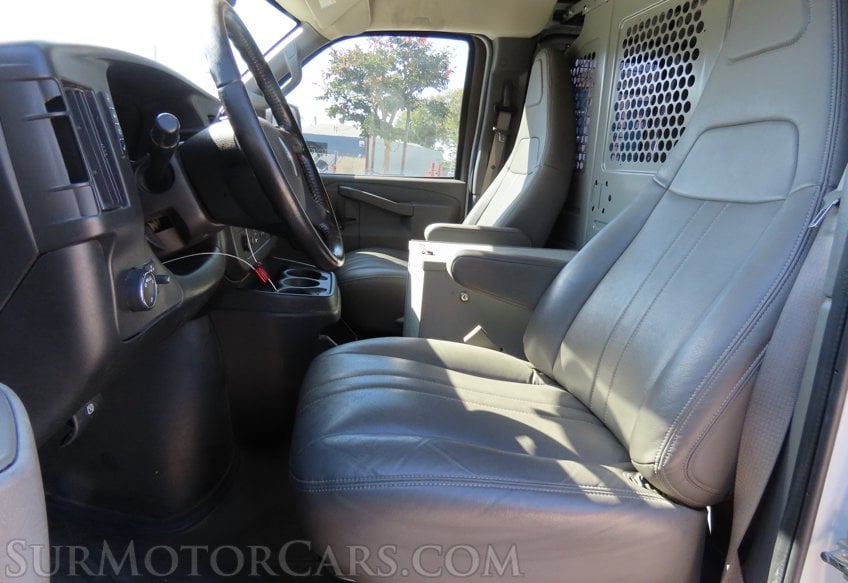 2020 GMC Savana - Image 25