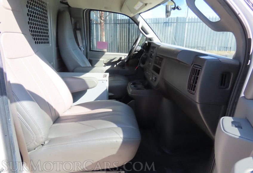 2020 GMC Savana - Image 26