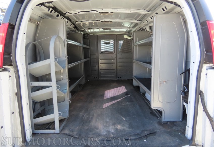 2020 GMC Savana - Image 28