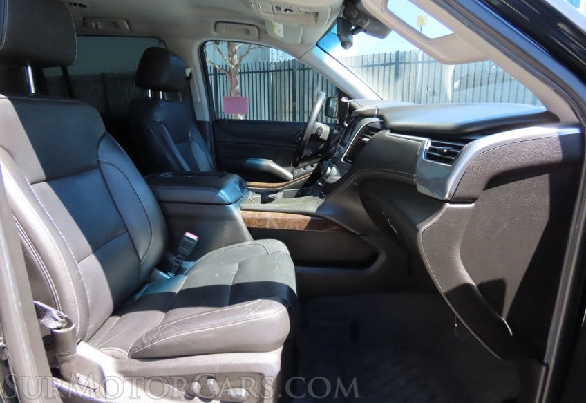 2019 Chevrolet Suburban LT - Image 31