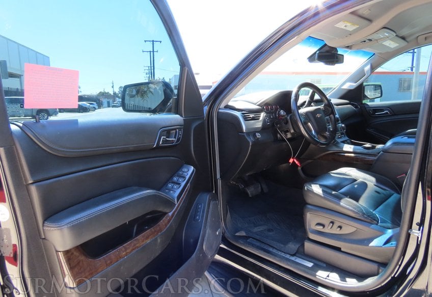 2019 Chevrolet Suburban LT - Image 22