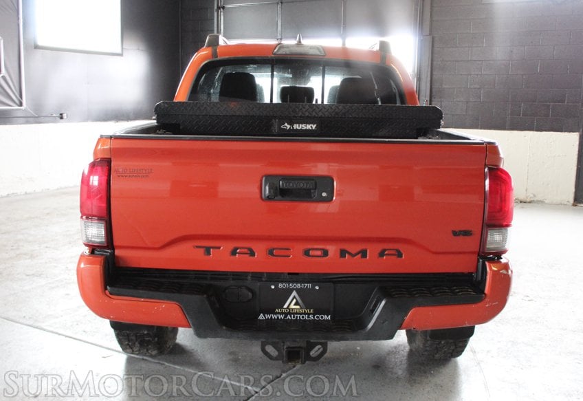 2018 Toyota Tacoma TRD Off-Road - Image 11
