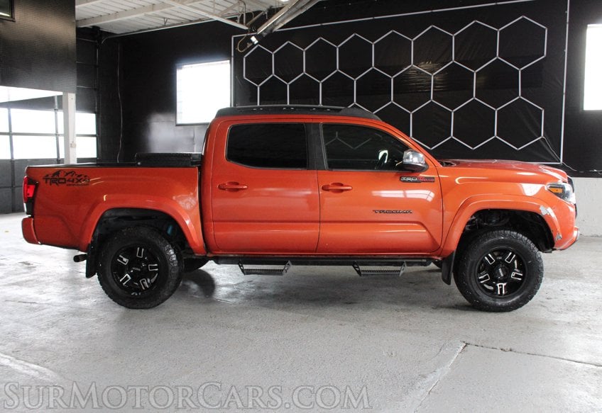 2018 Toyota Tacoma TRD Off-Road - Image 9