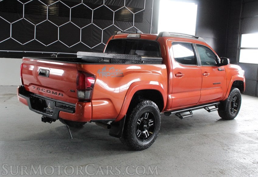 2018 Toyota Tacoma TRD Off-Road - Image 8