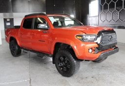 2018 Toyota Tacoma TRD Off-Road - Image 4