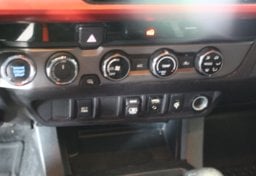 2018 Toyota Tacoma TRD Off-Road - Image 38