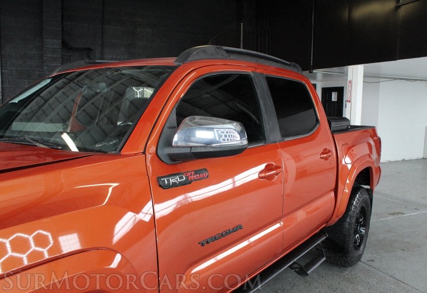 2018 Toyota Tacoma TRD Off-Road - Image 13