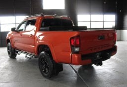 2018 Toyota Tacoma TRD Off-Road - Image 5
