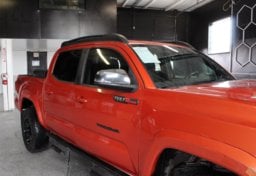 2018 Toyota Tacoma TRD Off-Road - Image 12