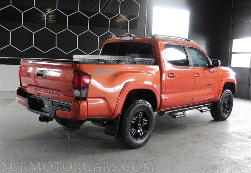 2018 Toyota Tacoma TRD Off-Road - Image 6