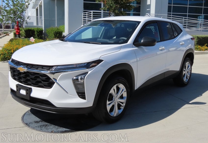 2025 Chevrolet Trax - Image 2