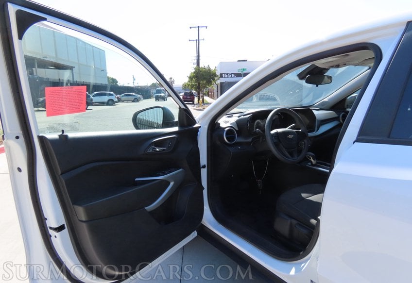2025 Chevrolet Trax - Image 15