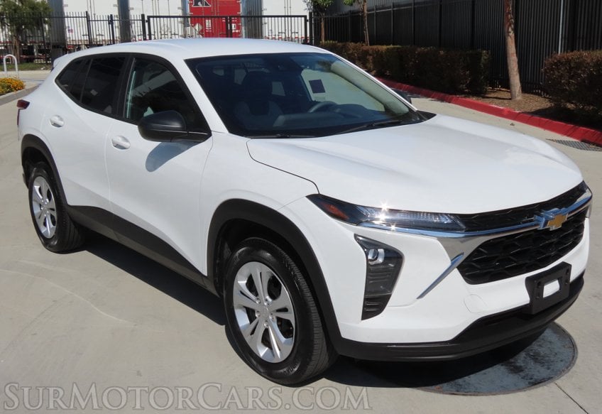 2025 Chevrolet Trax - Image 3