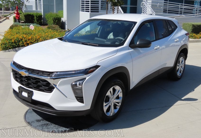 2025 Chevrolet Trax - Image 4