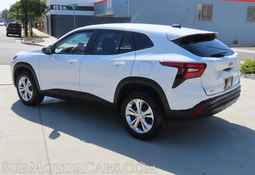 2025 Chevrolet Trax - Image 8