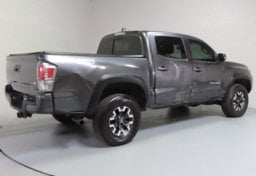 2022 Toyota Tacoma TRD Off-Road - Image 9