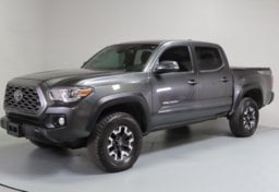 2022 Toyota Tacoma TRD Off-Road - Image 2