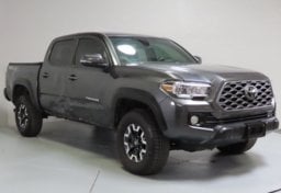 2022 Toyota Tacoma TRD Off-Road - Image 3