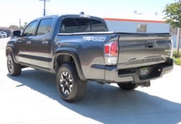 2022 Toyota Tacoma TRD Off-Road - Image 9