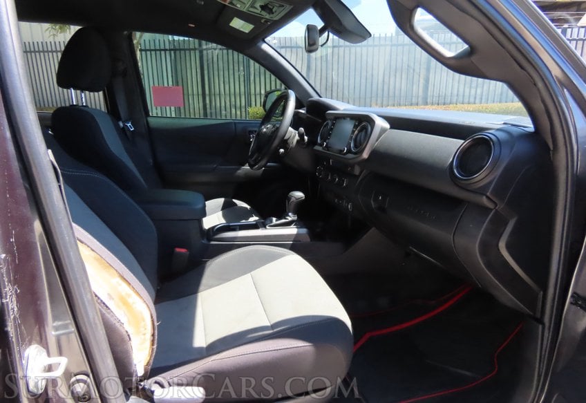 2022 Toyota Tacoma TRD Off-Road - Image 30
