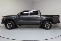 2022 Toyota Tacoma TRD Off-Road - Image 6