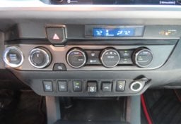 2022 Toyota Tacoma TRD Off-Road - Image 46
