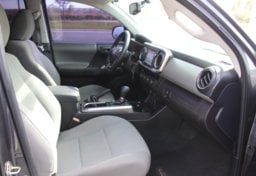 2017 Toyota Tacoma - Image 34
