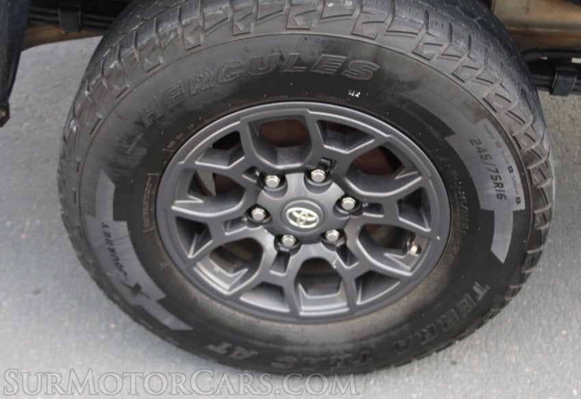 2017 Toyota Tacoma - Image 30