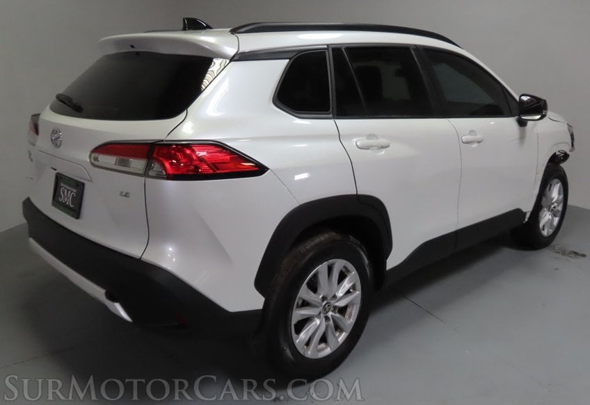 2025 Toyota Corolla Cross LE - Image 9