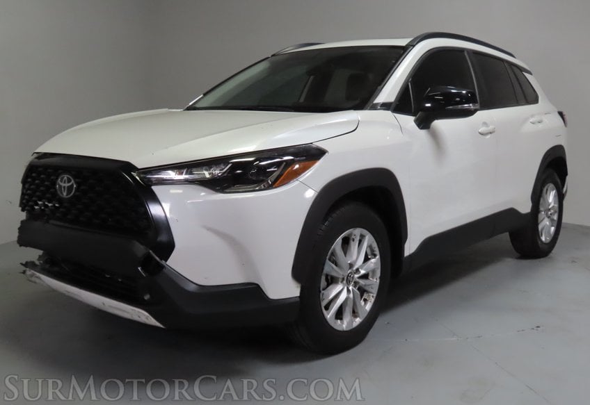 2025 Toyota Corolla Cross LE - Image 3